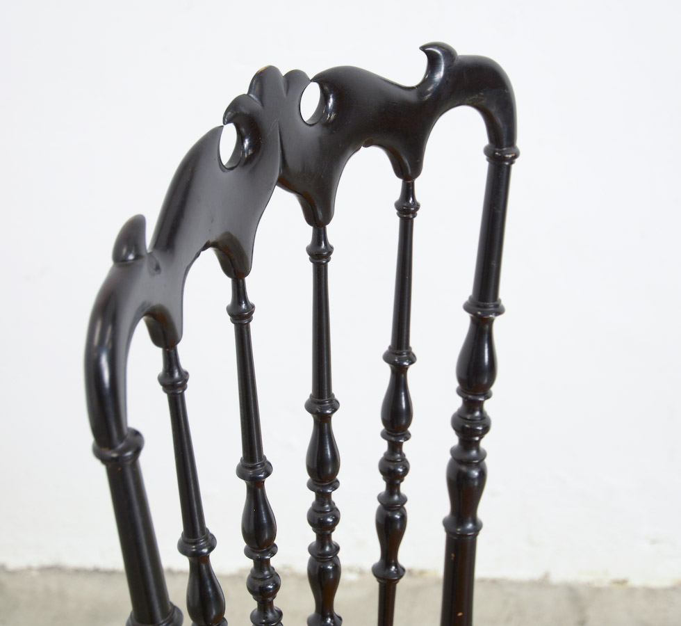 Elegant Black Wooden Chiavari Chair Vintage Design Point