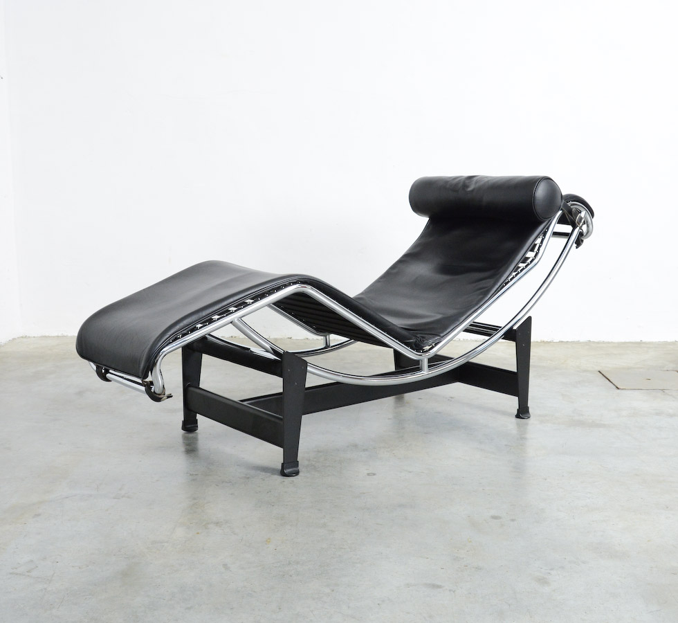 Cassina Chaise Longe by Le Corbusier 