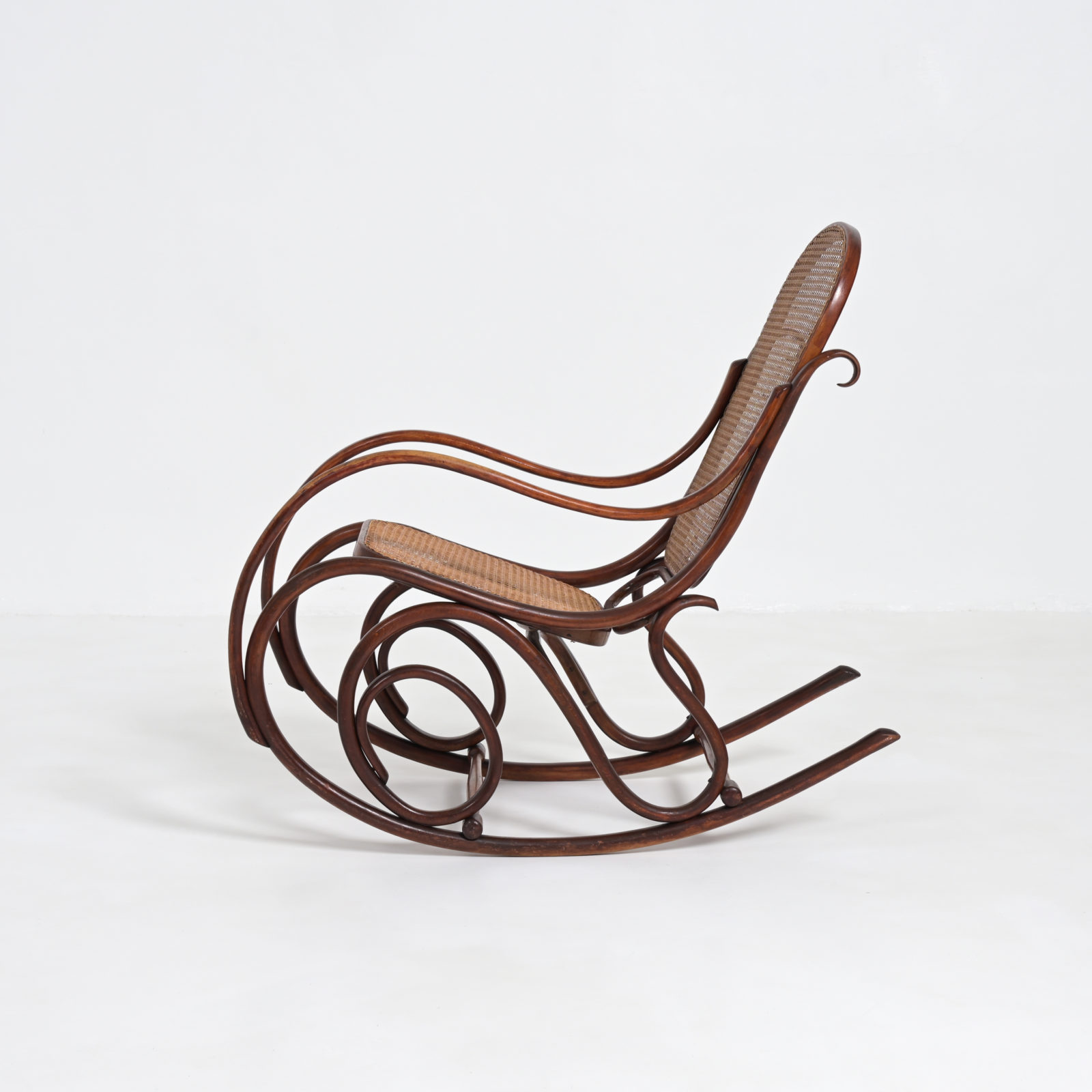 Rocking Chair 7014 By Michael Thonet For Thonet Vintage Design Point rocking-chair-7014-by-michael-thonet-for-thonet-vintage-design-point