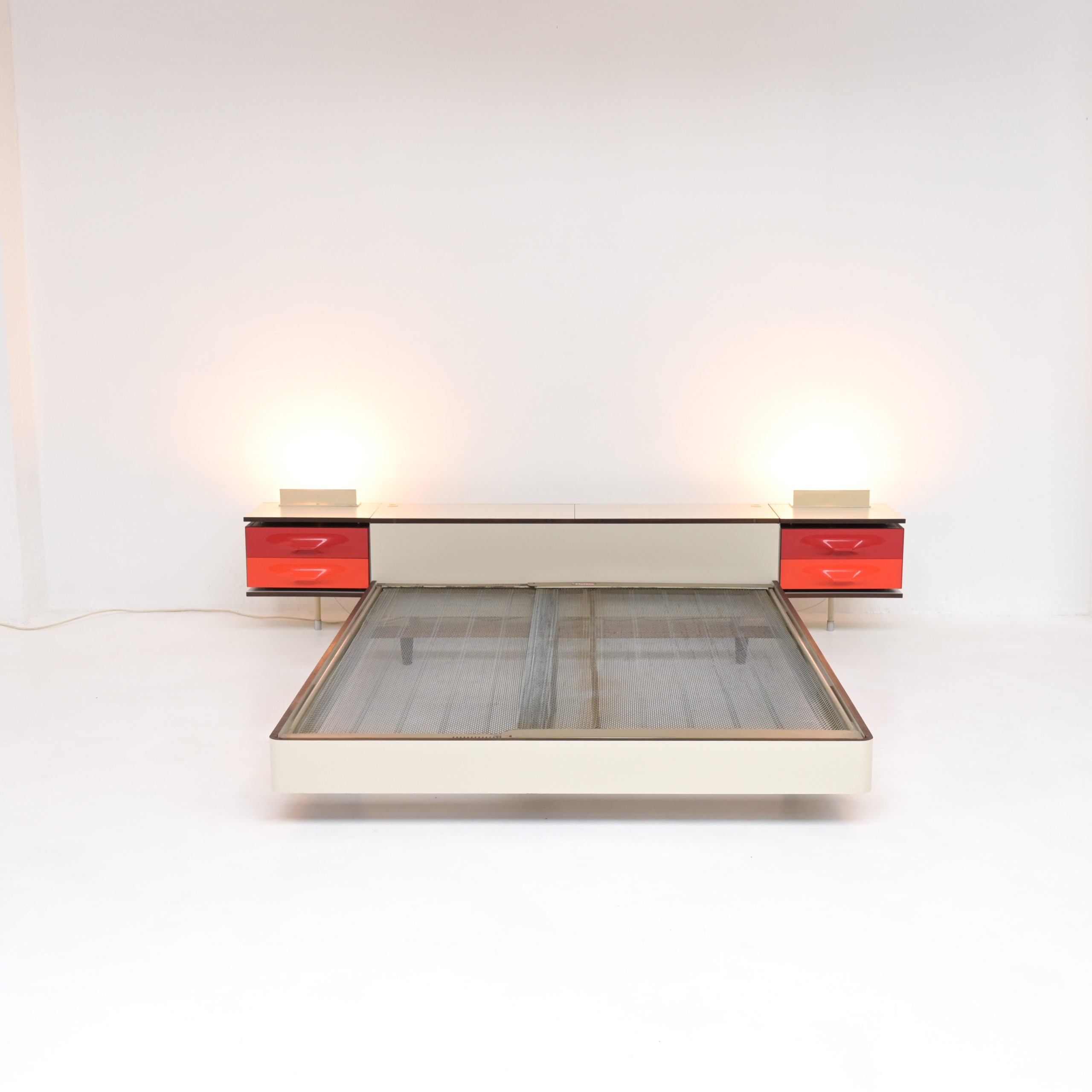 Double Bed by Raymond Loewy for DS2000 - Vintage Design Point