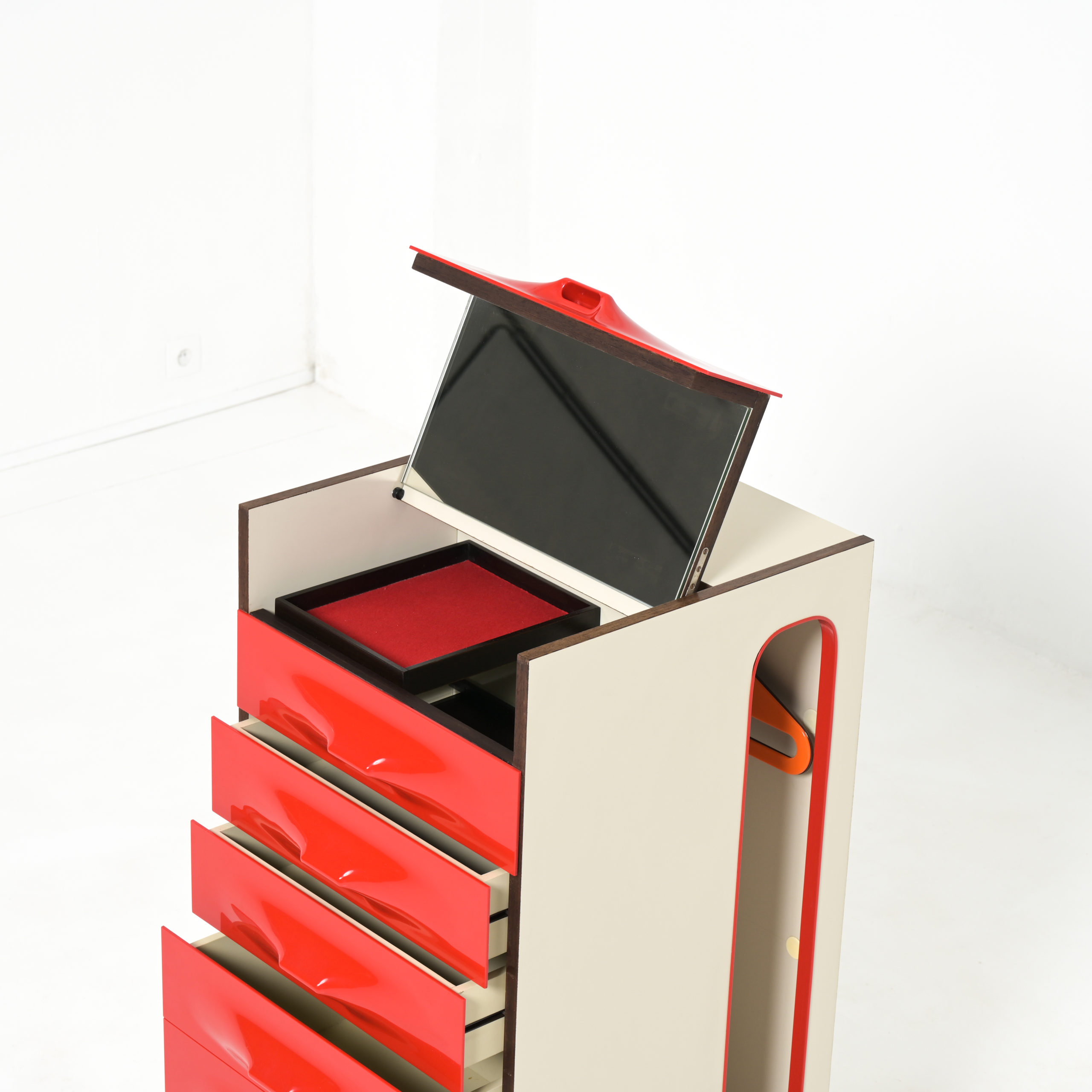 Valet Dressing by Raymond Loewy for DF2000 Vintage Design Point